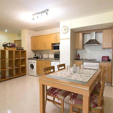 Plaza De Las Flores Apartment *